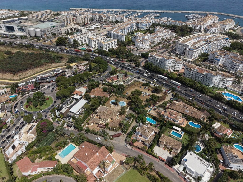 Local comercial — Nueva Andalucía