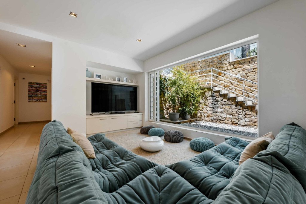 Detached Villa — The Golden Mile