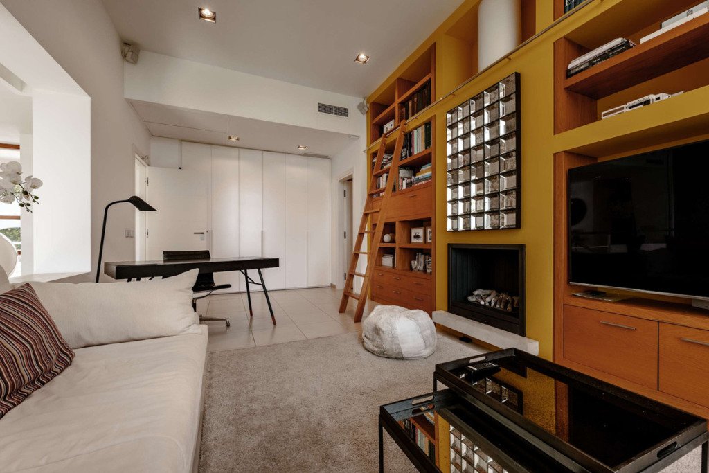 Detached Villa — The Golden Mile