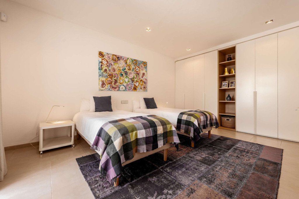 Detached Villa — The Golden Mile