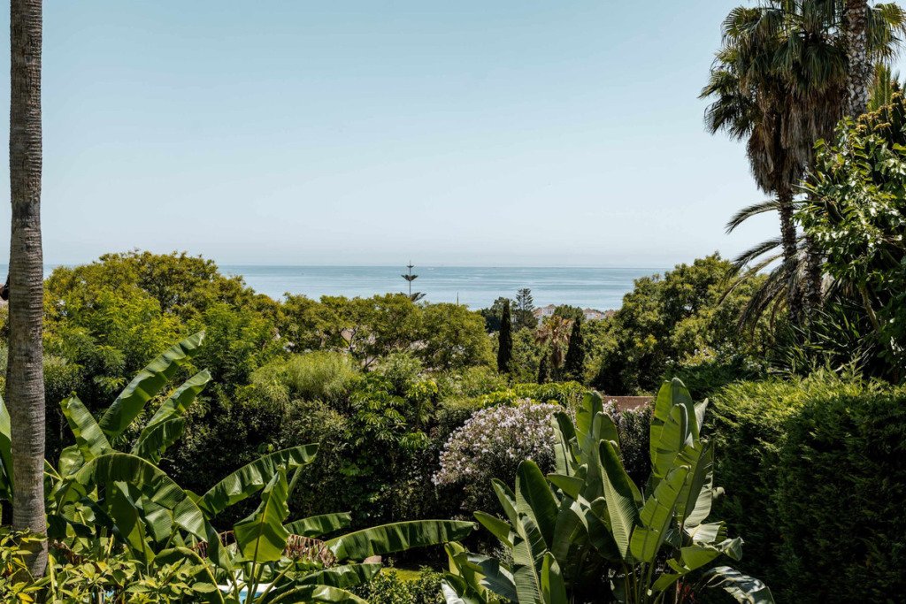 Detached Villa — The Golden Mile